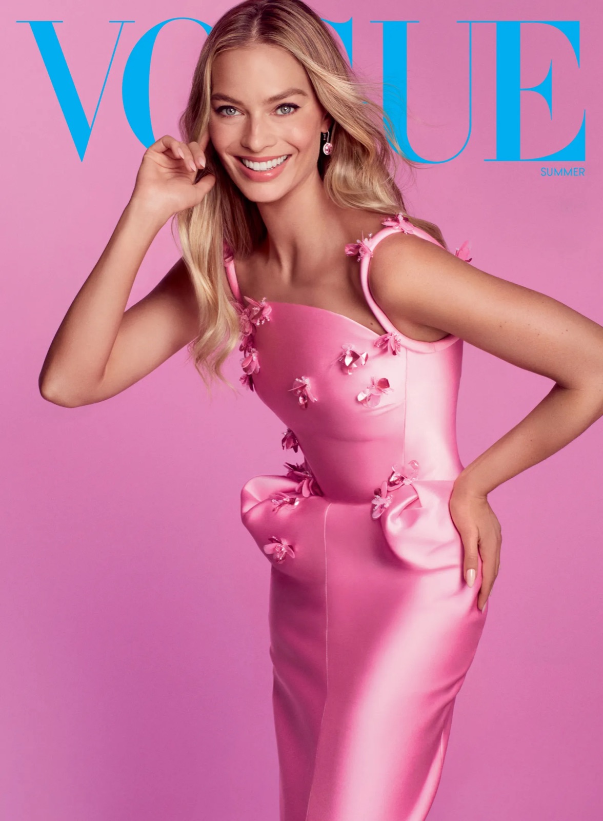 瑪格·羅比穿粉紅禮服登上 Vogue 夏季號封面